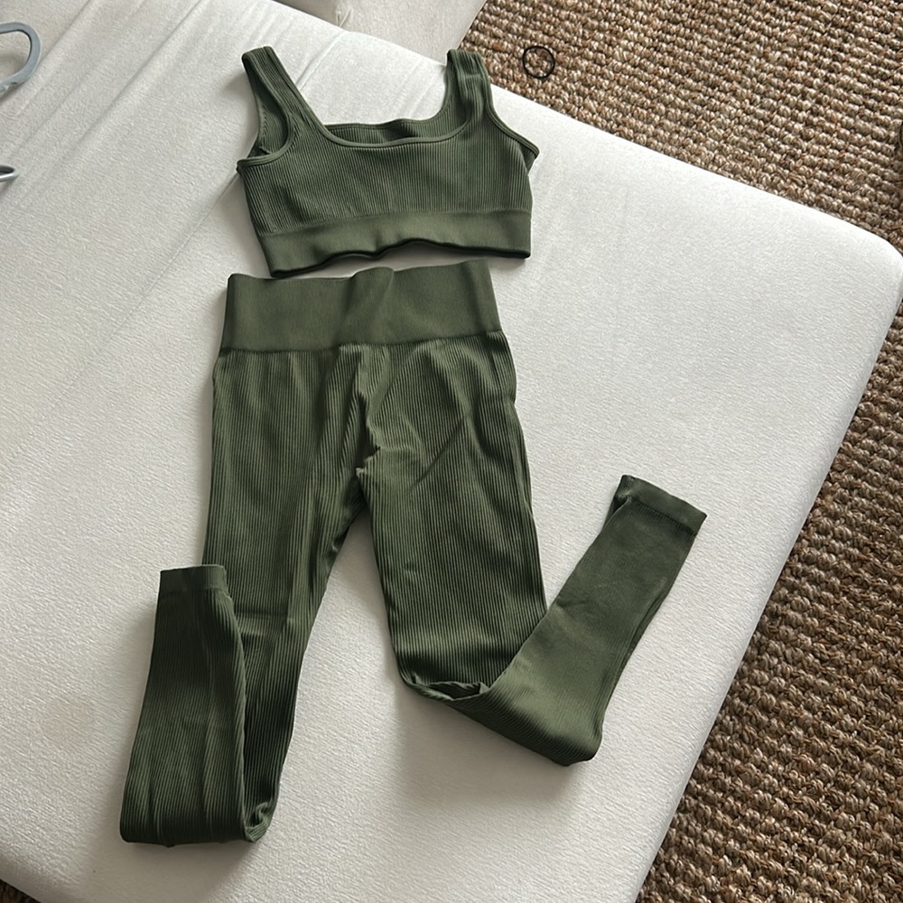 Green Ribbed Workout Set, Medium - Picture 3 of 3